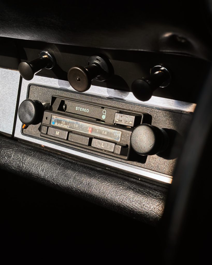 Porsche 912 stereo