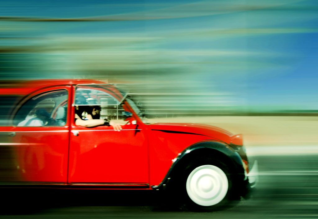 Citroen-2CV-red-black-two-tone action blur pan