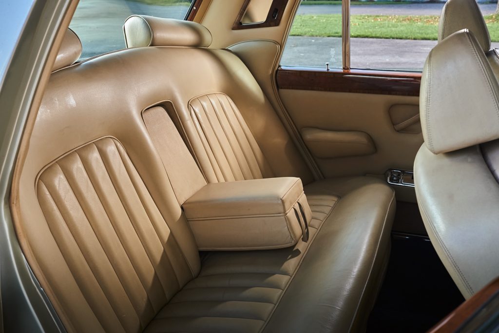 Rolls-Royce Silver Shadow II rear interior