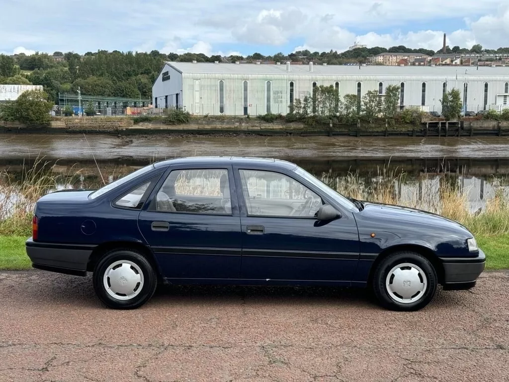 1990 Vauxhall Cavalier profile