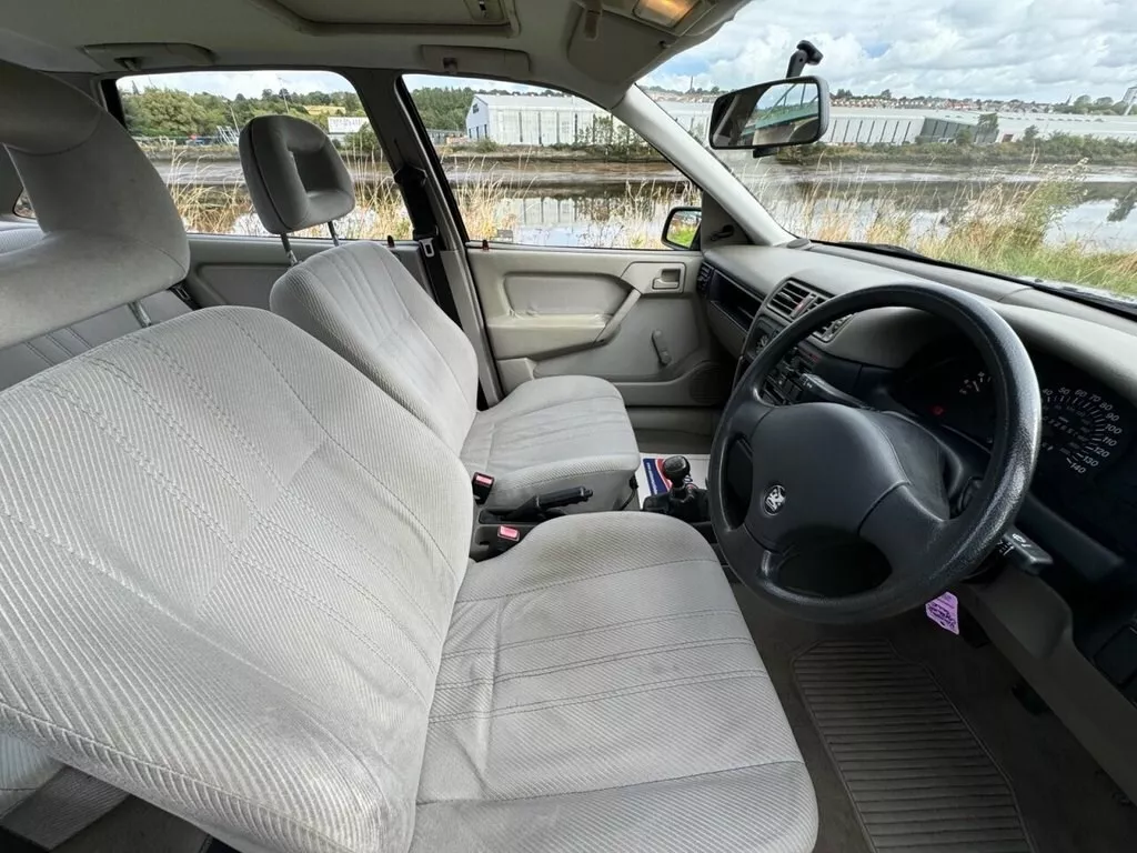 1990 Vauxhall Cavalier interior