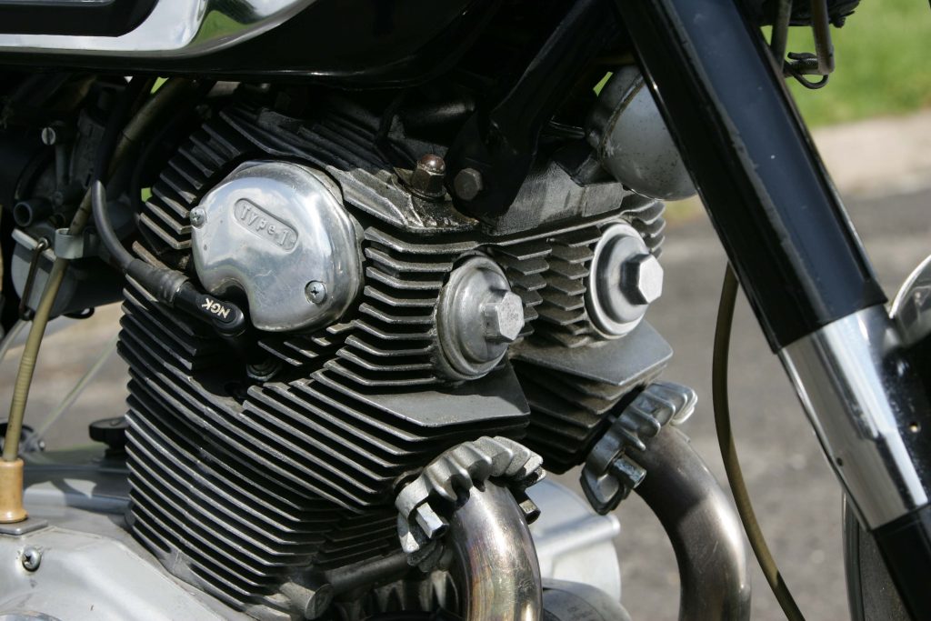 Honda CB72 engine