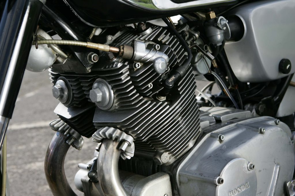 Honda CB72 engine