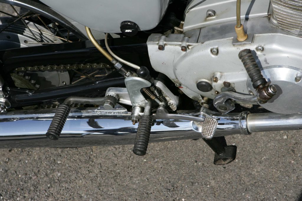 Honda CB72 kickstarter pegs