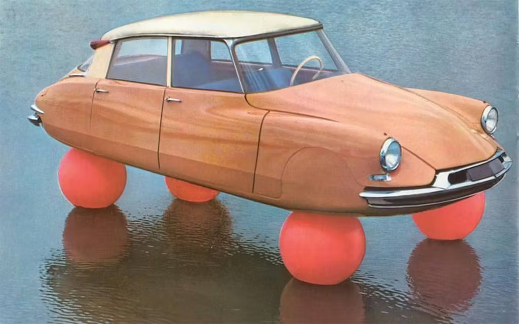 Archive photo of Citroen DS balloon car in the water