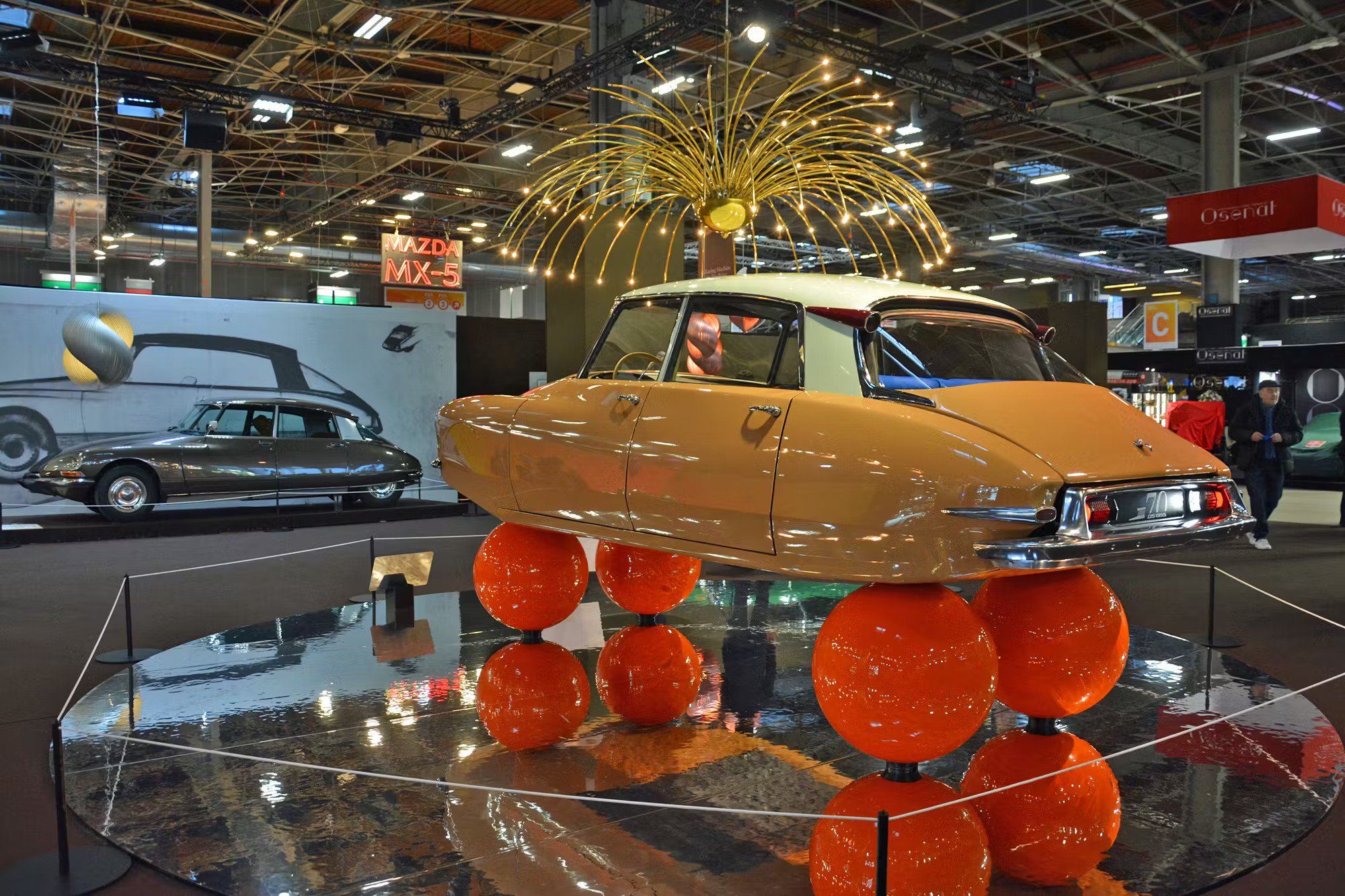 Citroën DS Balloon Car Takes Flight at Retromobile