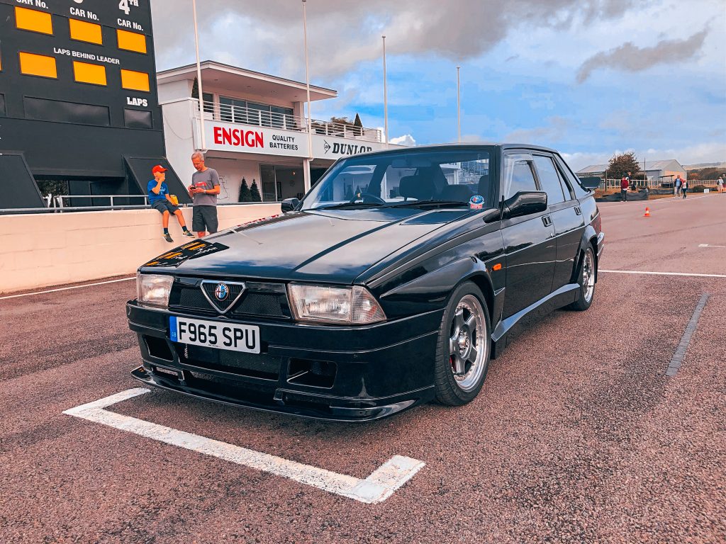 Black Alfa Romeo 75
