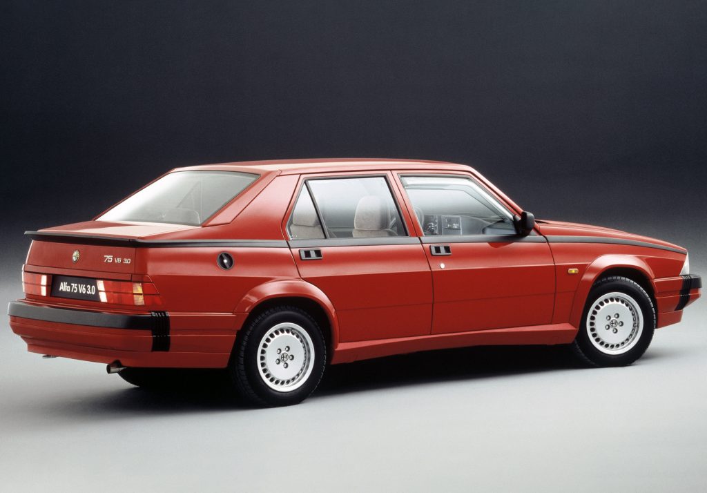 Red Alfa Romeo 75 V6