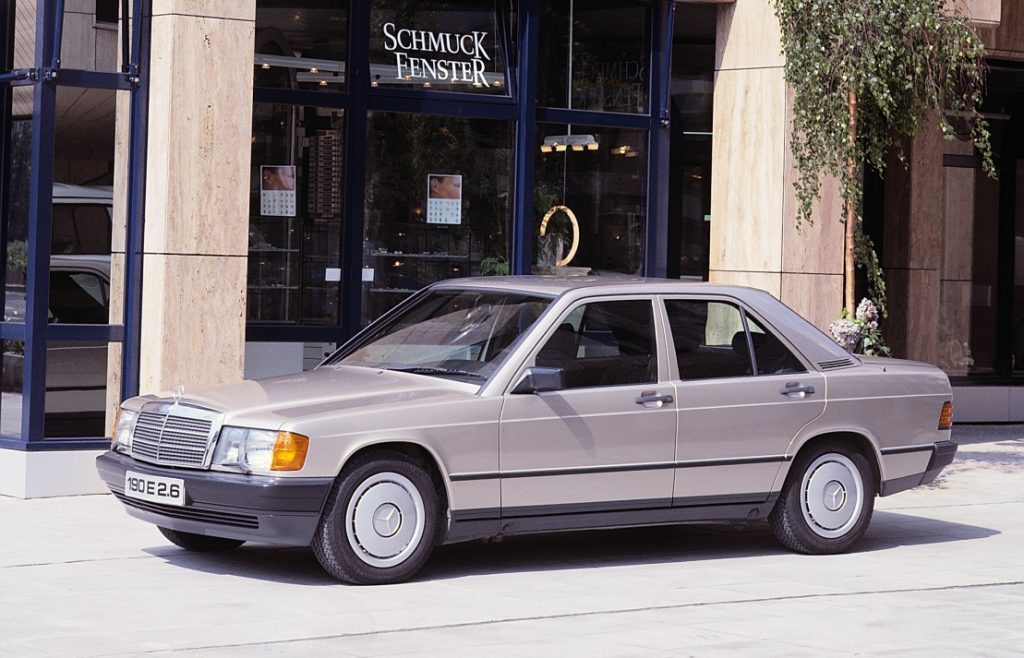 Gold Mercedes-Benz 190e 2.6