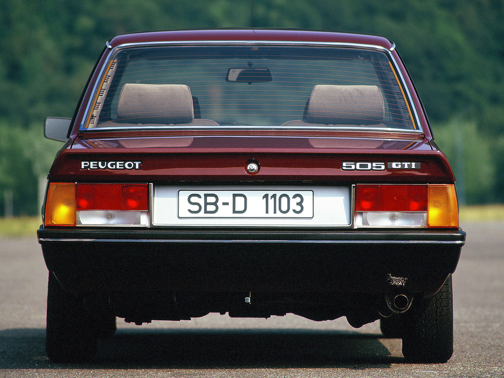 Red Peugeot 505
