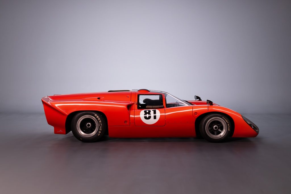 Red Lola T70
