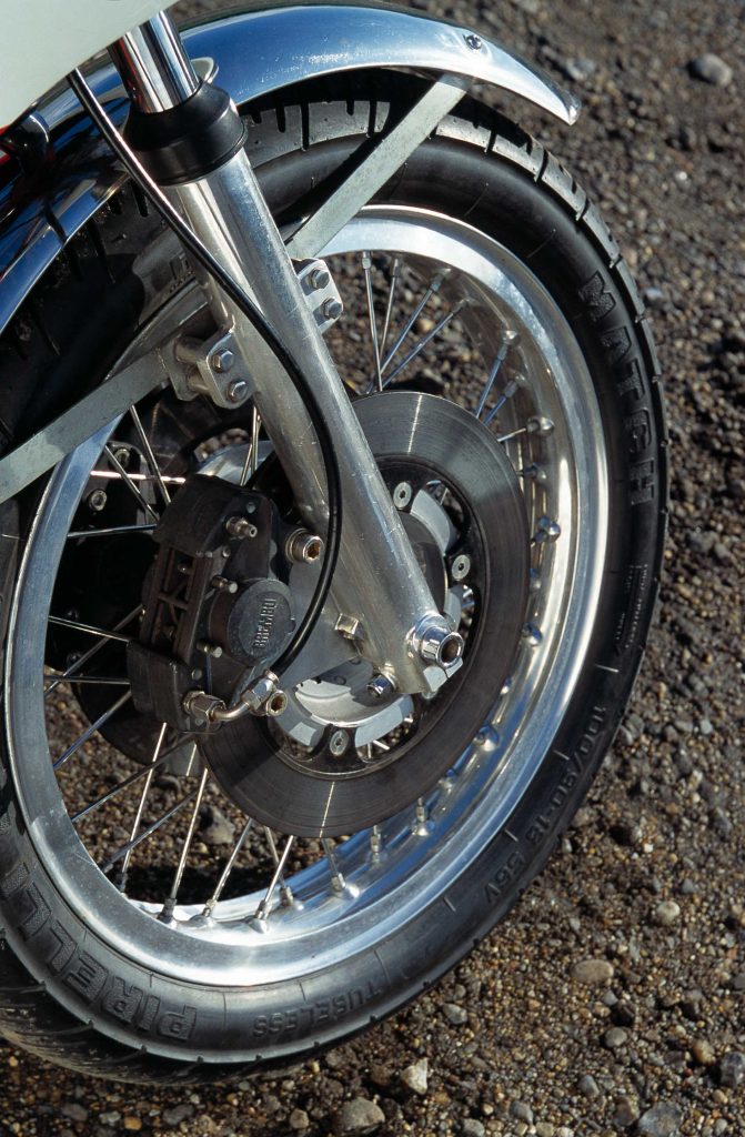 MV Augusta 750 Sport front wheel