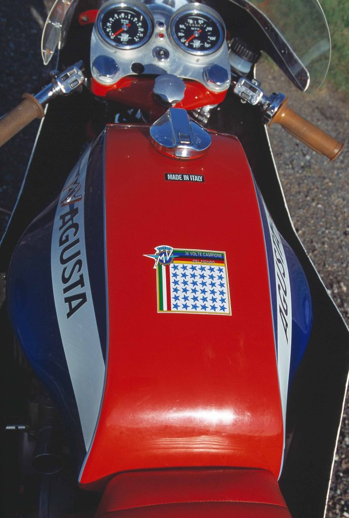 MV Augusta 750 Sport tank