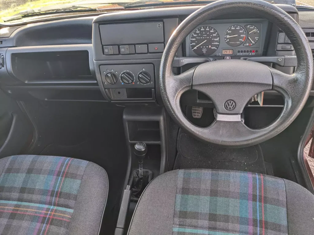 1993 L Volkswagen Polo Dashboard