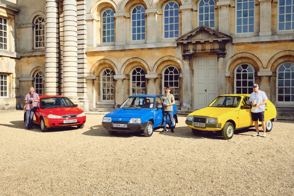 Skoda Favorit, Ford Mondeo and Citröen Visa Club parked on gravel in front of building