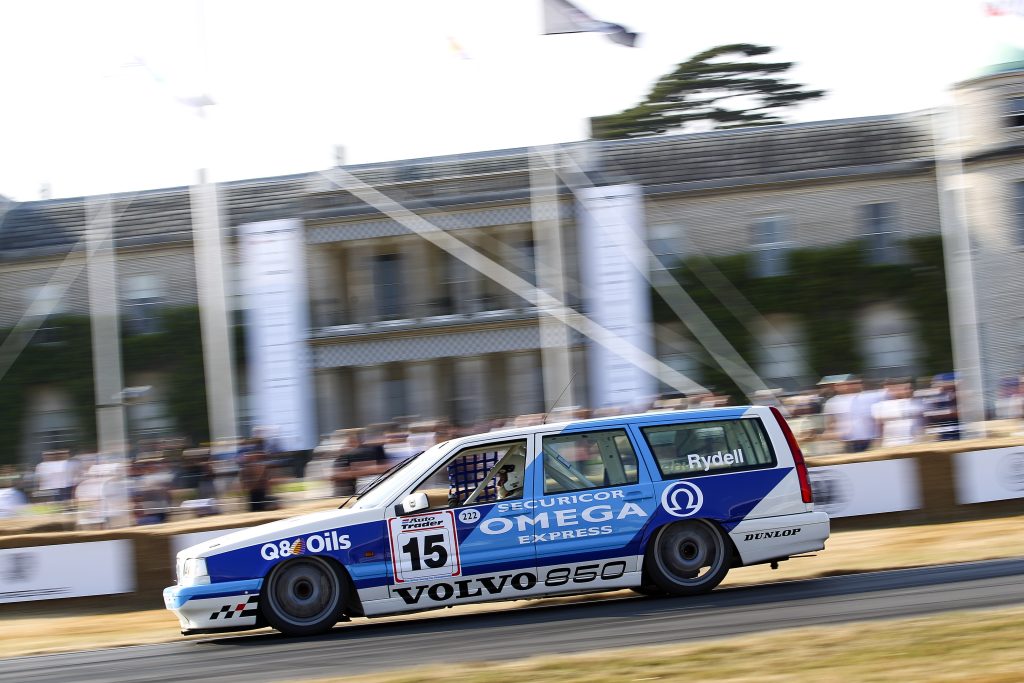 Volvo 850 Estate racing on track