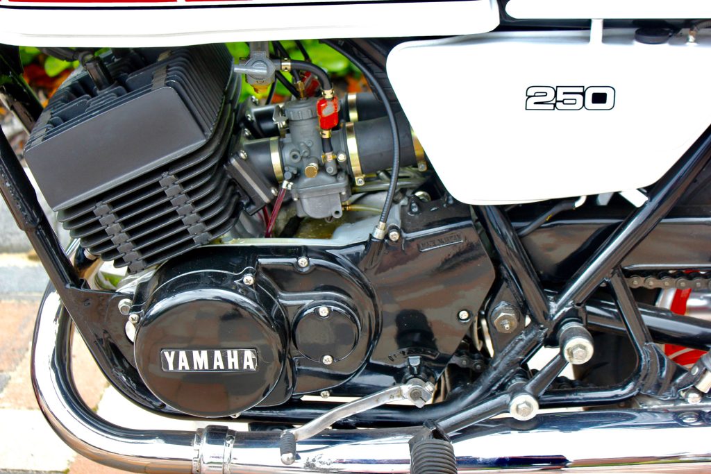 Yamaha RD250 close up side profile