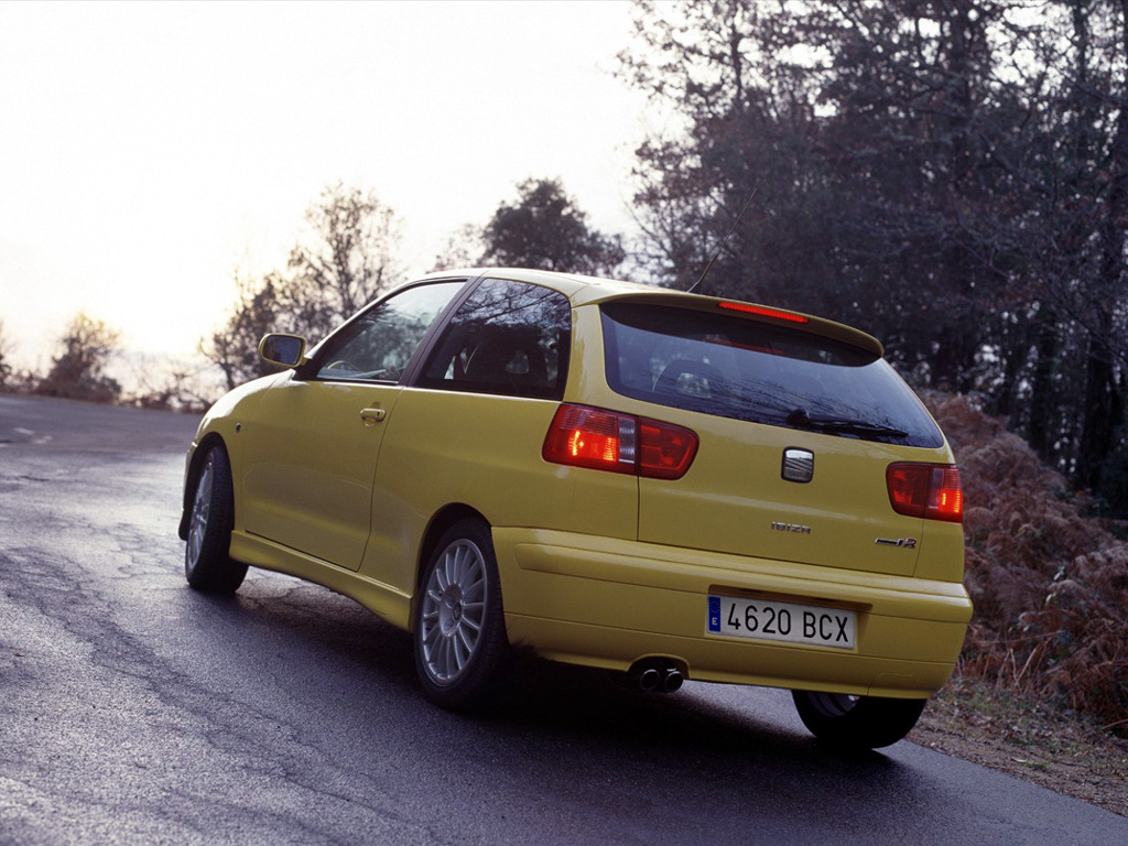 Yellow SEAT Ibiza Cupra R