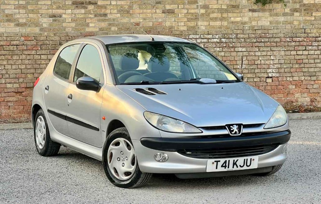 Silver Peugeot 206