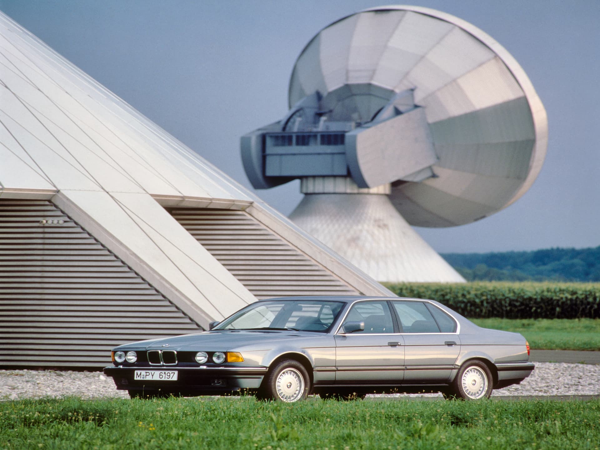 The magnificent 7 at 40: BMW’s E32 goes toe to toe with Mercedes