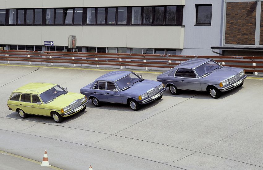 Three Mercedes-Benz W123 driving side by side on a road