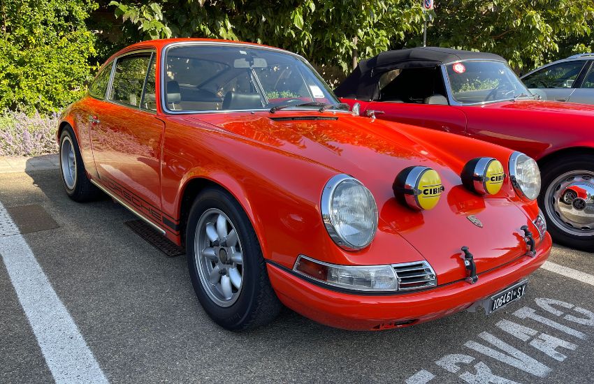 Red Porsche 911