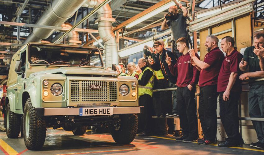 Land Rover Defender: 10 Years After the End