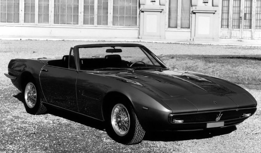 Greyscale image of a 1968–1970 Maserati Ghibli Spyder
