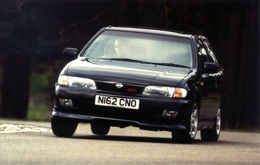 Black Nissan Almera GTi