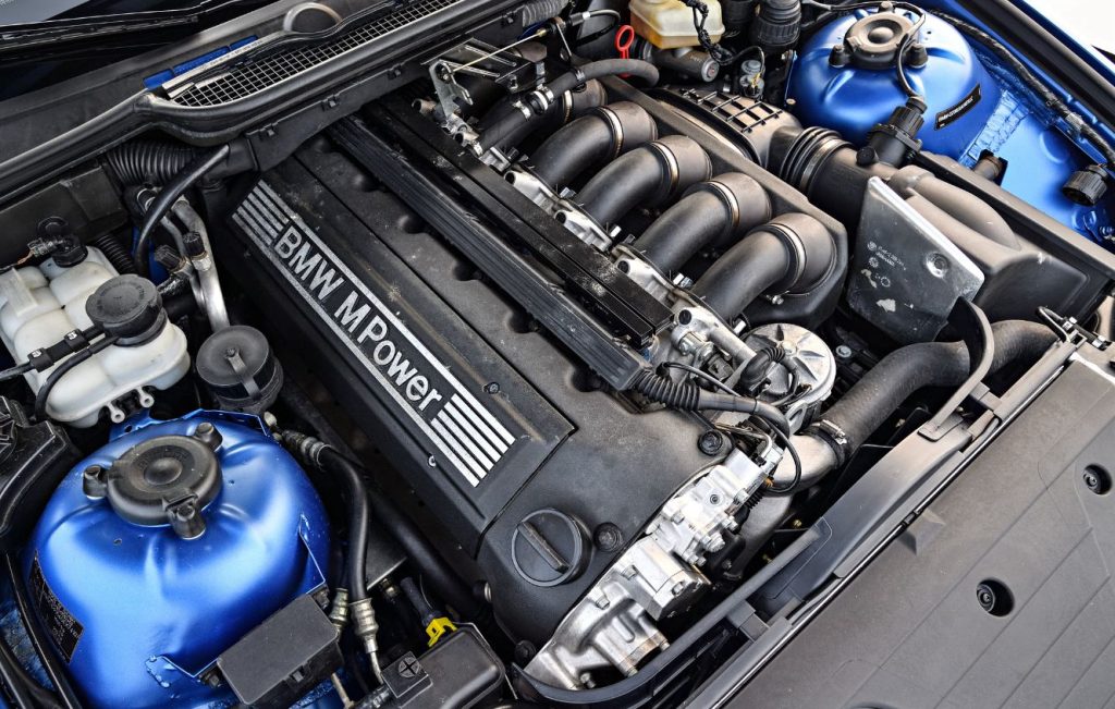 BMW M3 Sedan engine