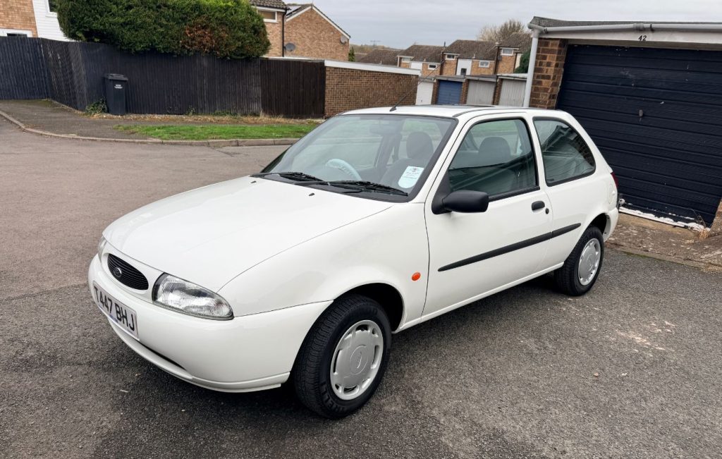 1999 white Ford Fiesta Finesse