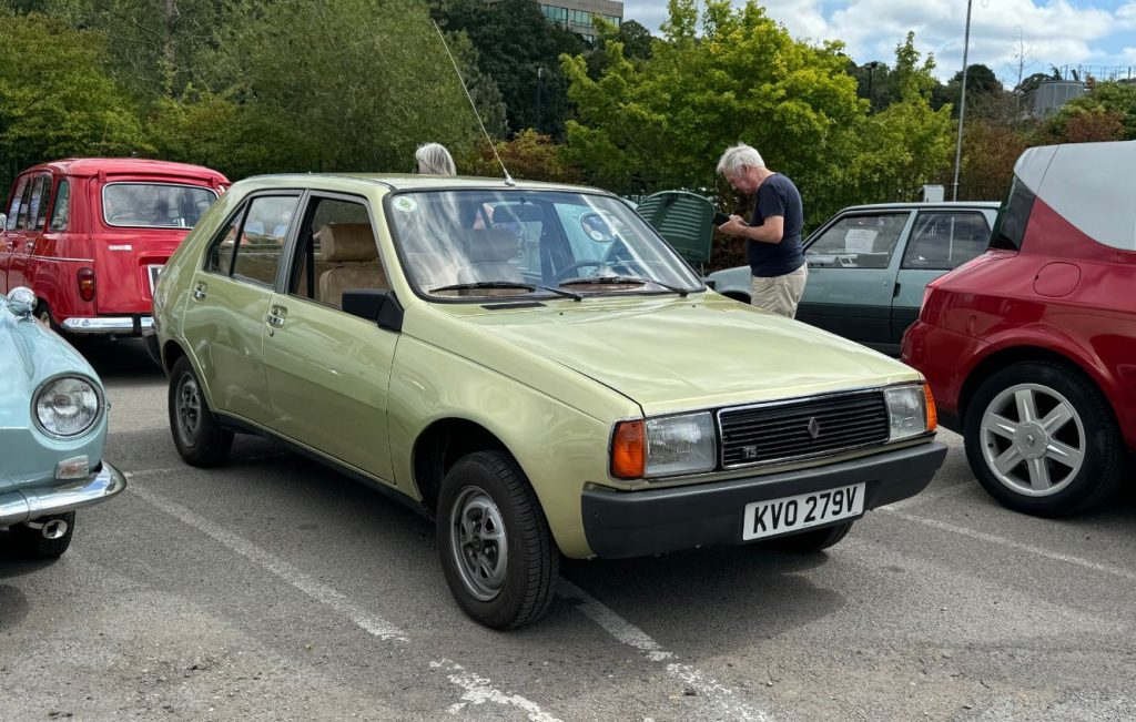 Green 1979 Renault 14