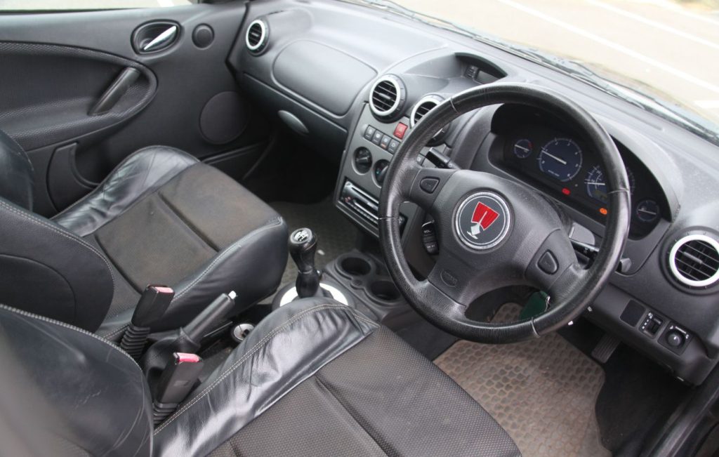 Rover Streetwise interior showing leather seats, gear shifter, and Rover steering wheel badge
