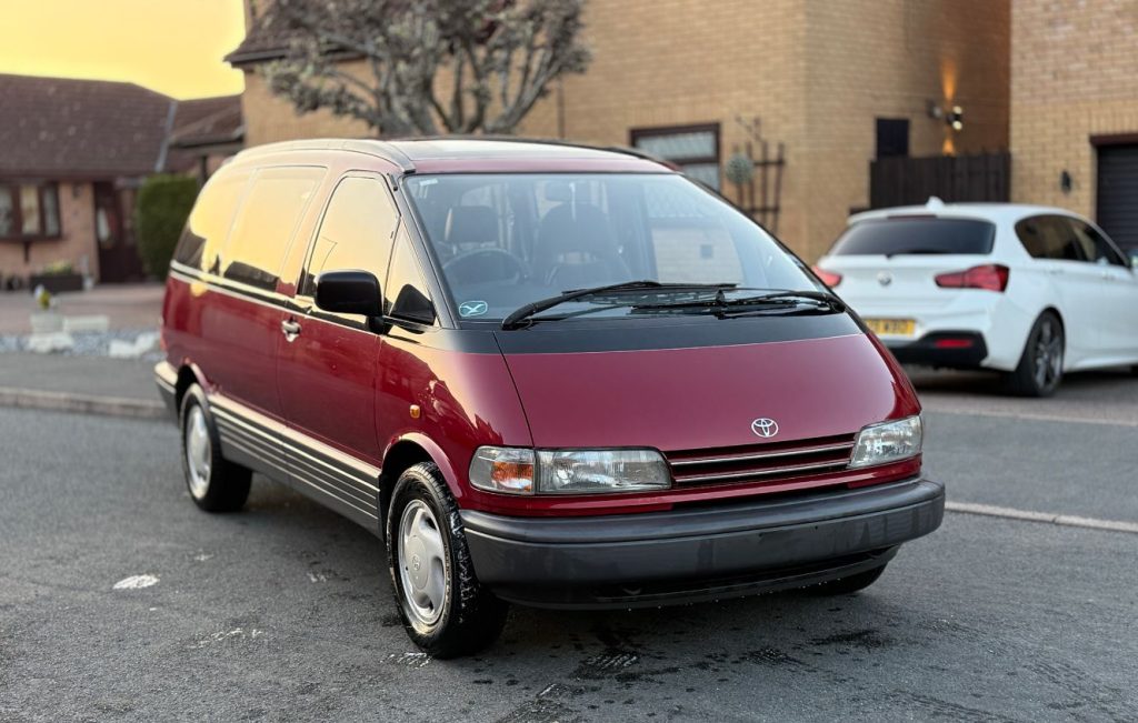 Red 1992 Toyota Previa GL Auto