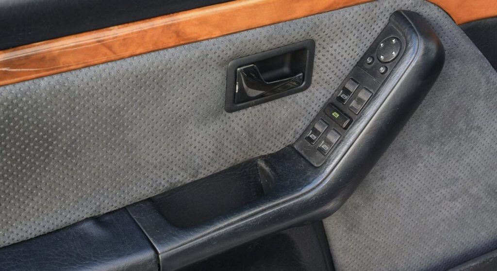 rs2 door