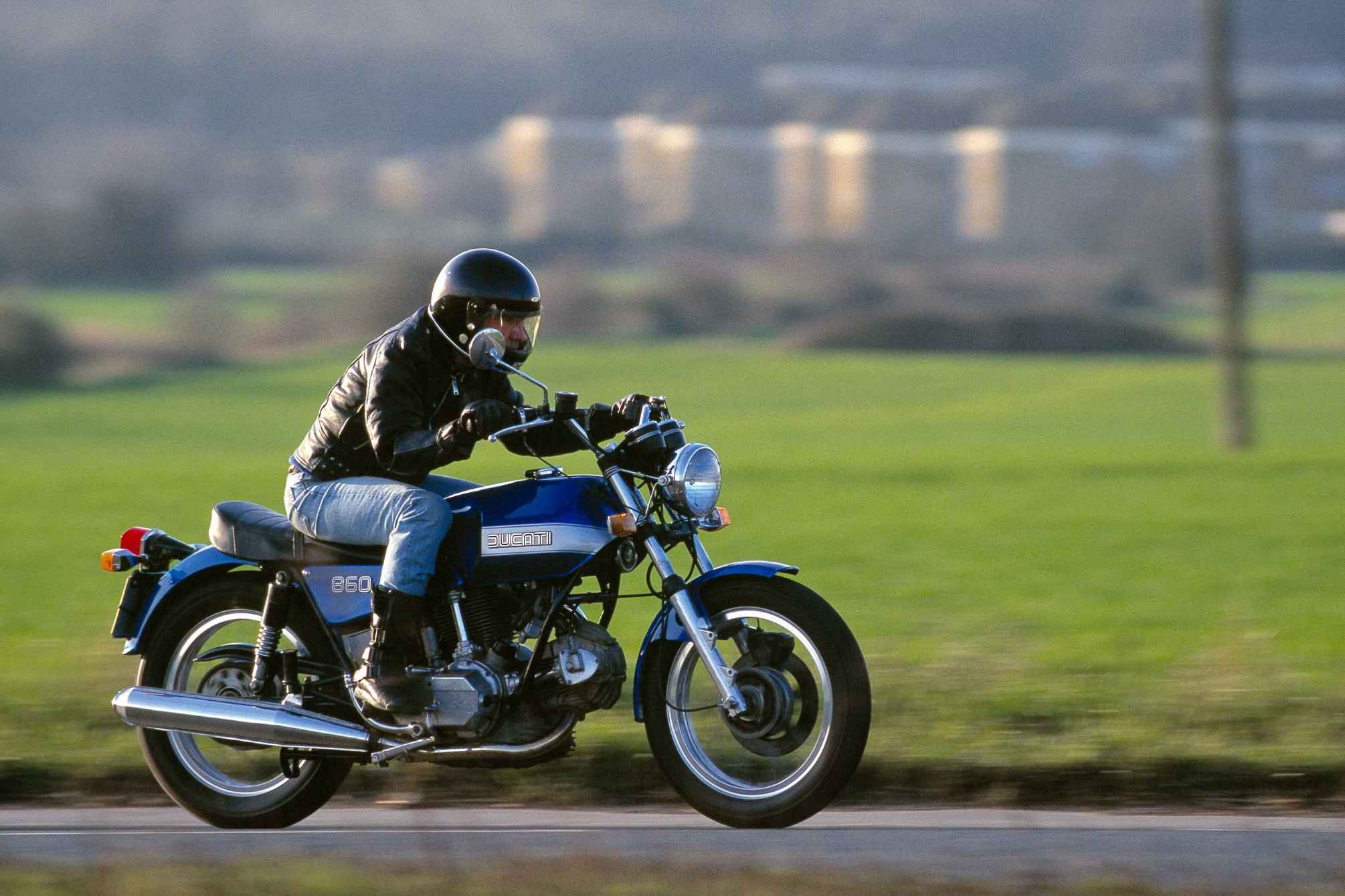 Ducati 860GT